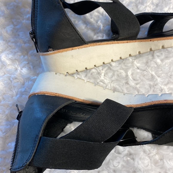 Euro soft by Sofft size 7.5 strappy sandals cute but comfy!! - Picture 8 of 8